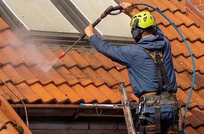 Démoussage et hydrofuge de toiture à Varrains
